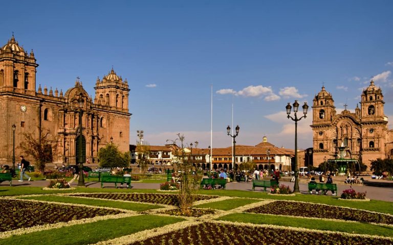 Plaza-de-Armas-en-Cusco