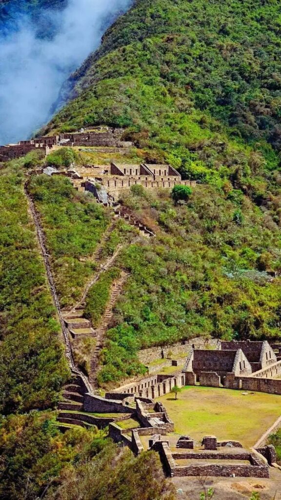 CHOQUEQUIRAO TREK 4 DÍAS