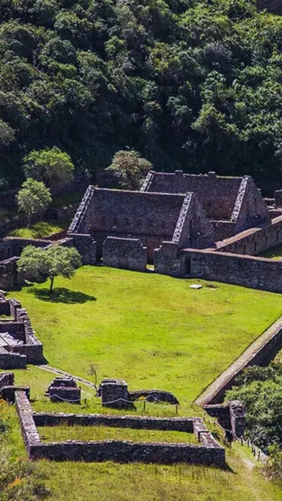 CHOQUEQUIRAO TREK 4 DÍAS