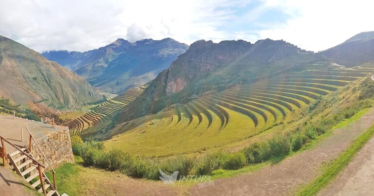 Andenes incas de Pisac en el Valle Sagrado de los Incas